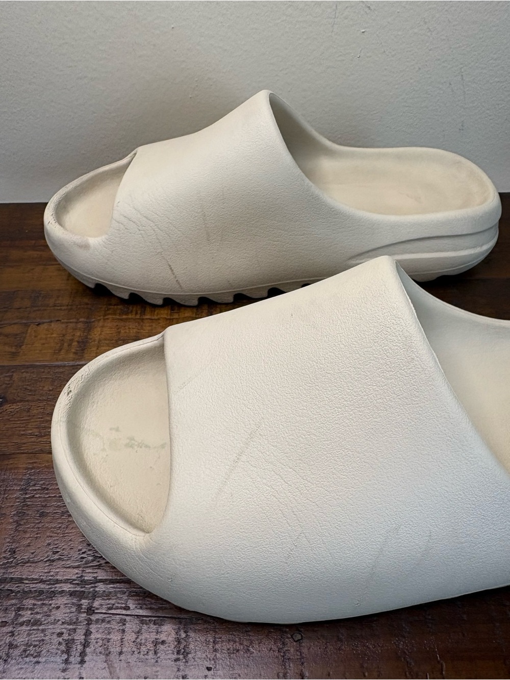 Women’s Size 8 Beige/Bone Color Adidas Yeezy Slides - Picture 4 of 13